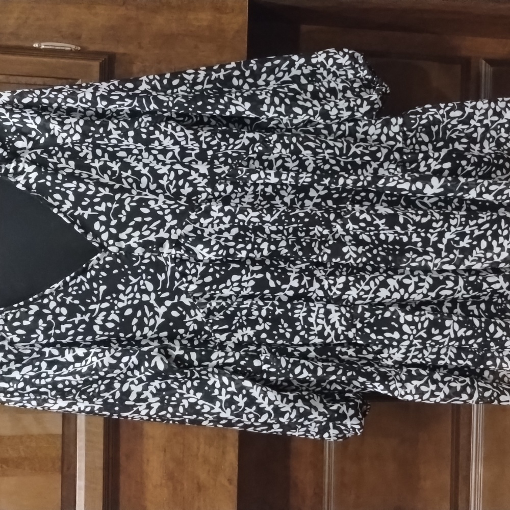 Black and white short dress